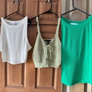 BUNDLE OF TANK TOPS MEDIUM FOREVER 21 & IRIS